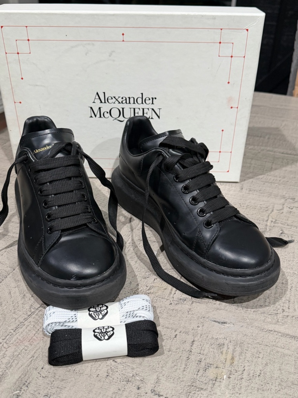 Alexander McQUEEN Men's Black Leather Low-Top Sneakers 7